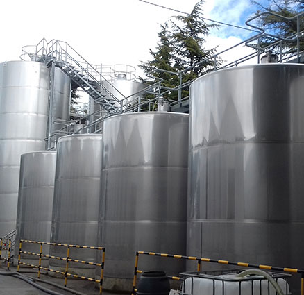 Limpieza de instalaciones de acero inoxidable del sector vinícola y cervecero